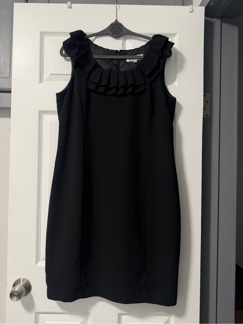 Jones Studio Separates Black Ruffle Neck Sleeveless Sheath Dress Size 14